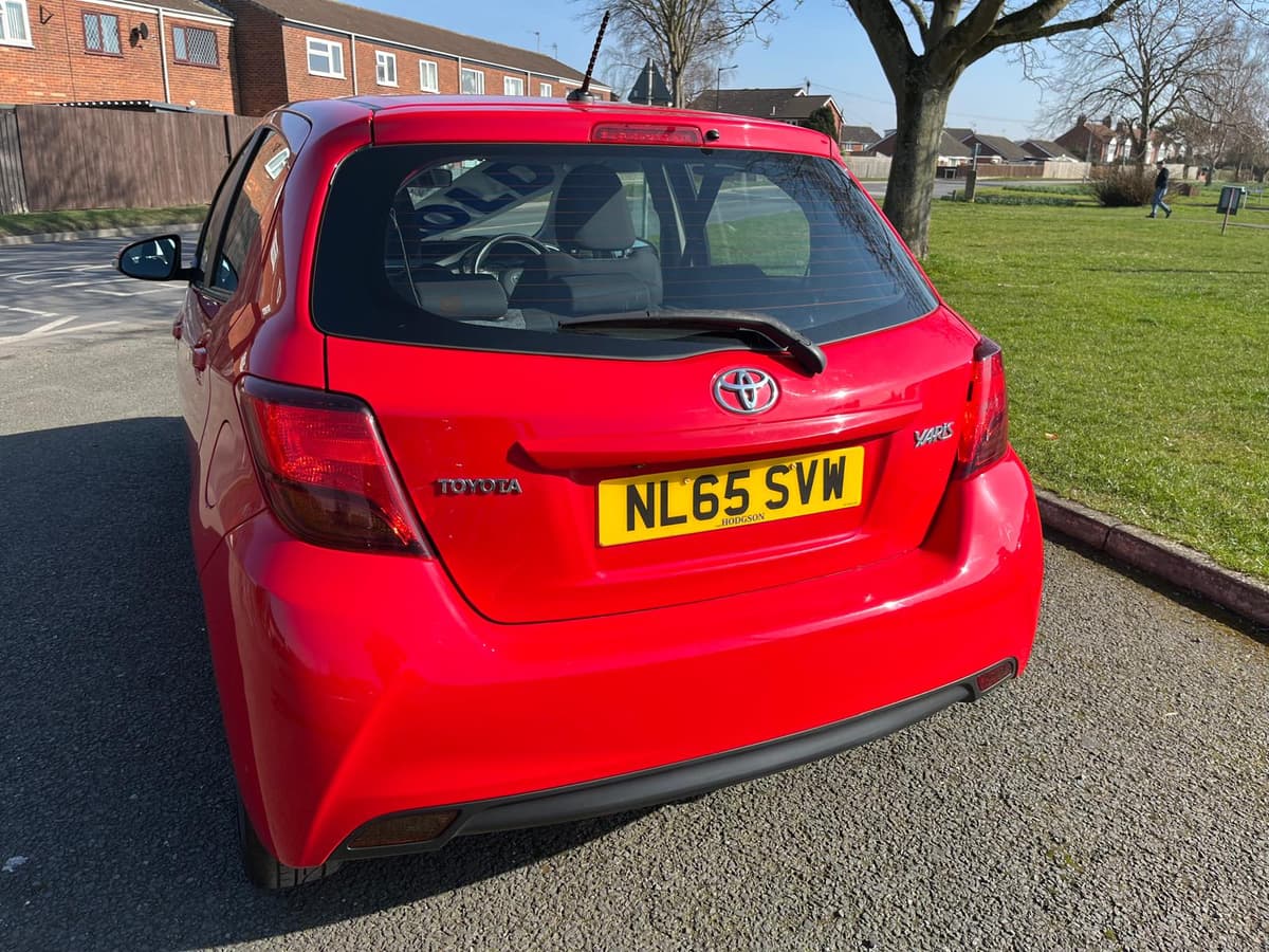 2015 Toyota Yaris Icon VVT-I - Image 16