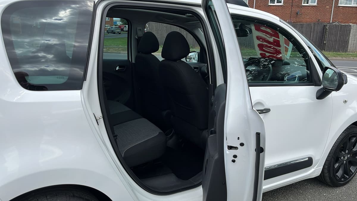 2015 Citroen C3 Picasso Platinum PureTech - Image 17