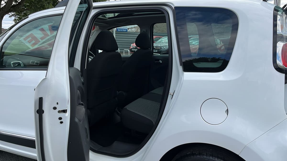 2015 Citroen C3 Picasso Platinum PureTech - Image 18