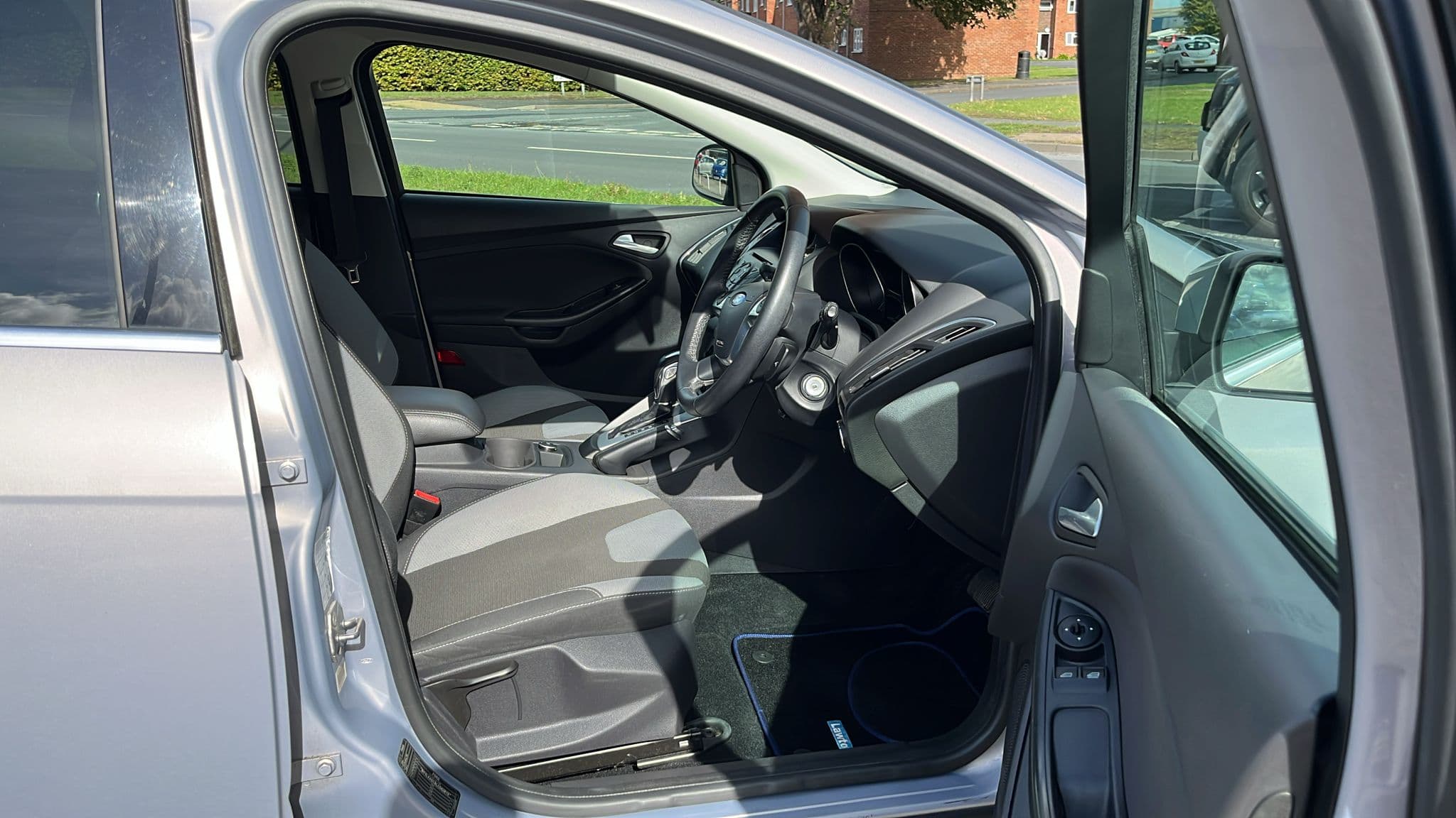 Ford Focus Zetec TDCI Auto - Image 18