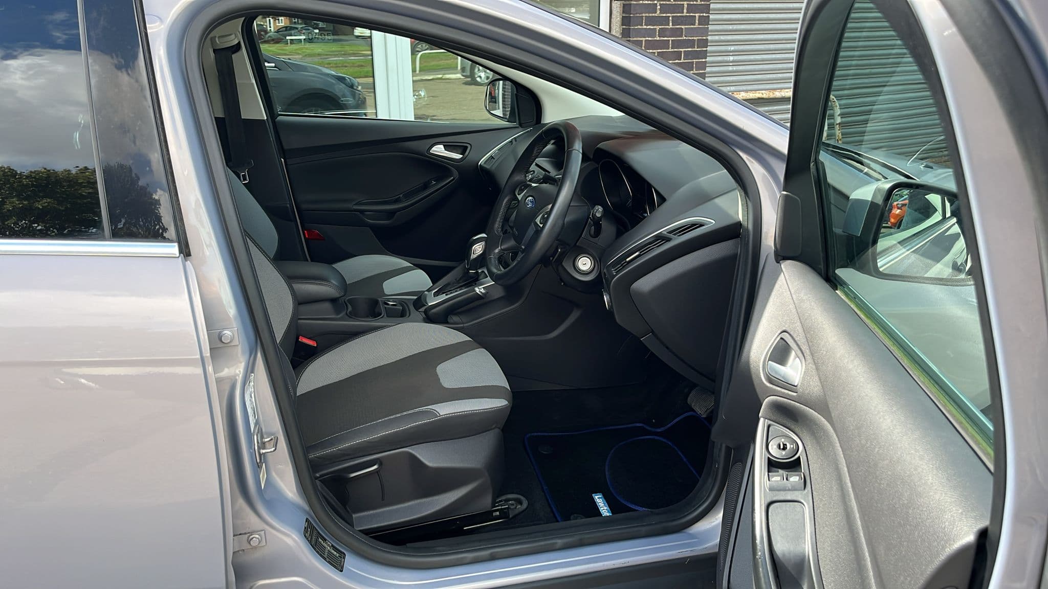 Ford Focus Zetec TDCI Auto - Image 20