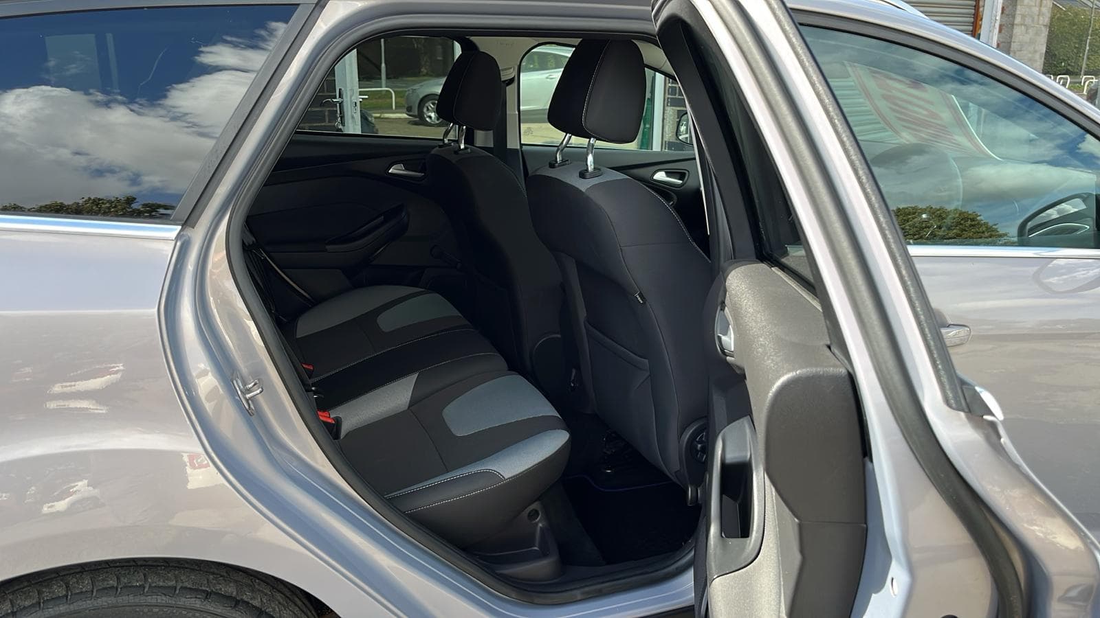 Ford Focus Zetec TDCI Auto - Image 21