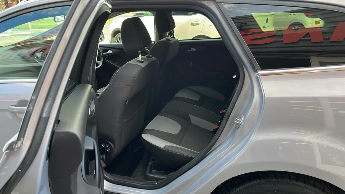 2012 Ford Focus Zetec TDCI Auto - Image 22