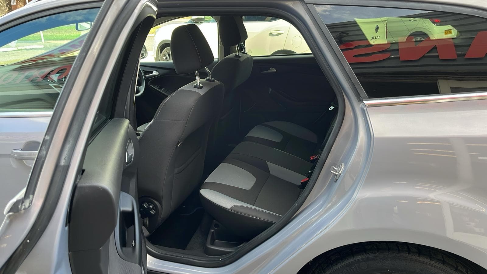 Ford Focus Zetec TDCI Auto - Image 22