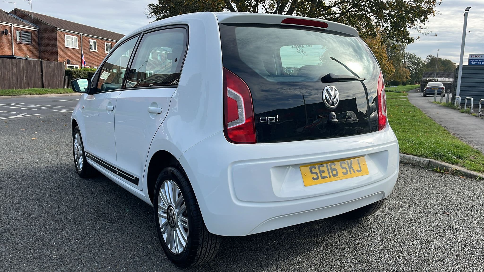 Volkswagen Look Up - Image 11