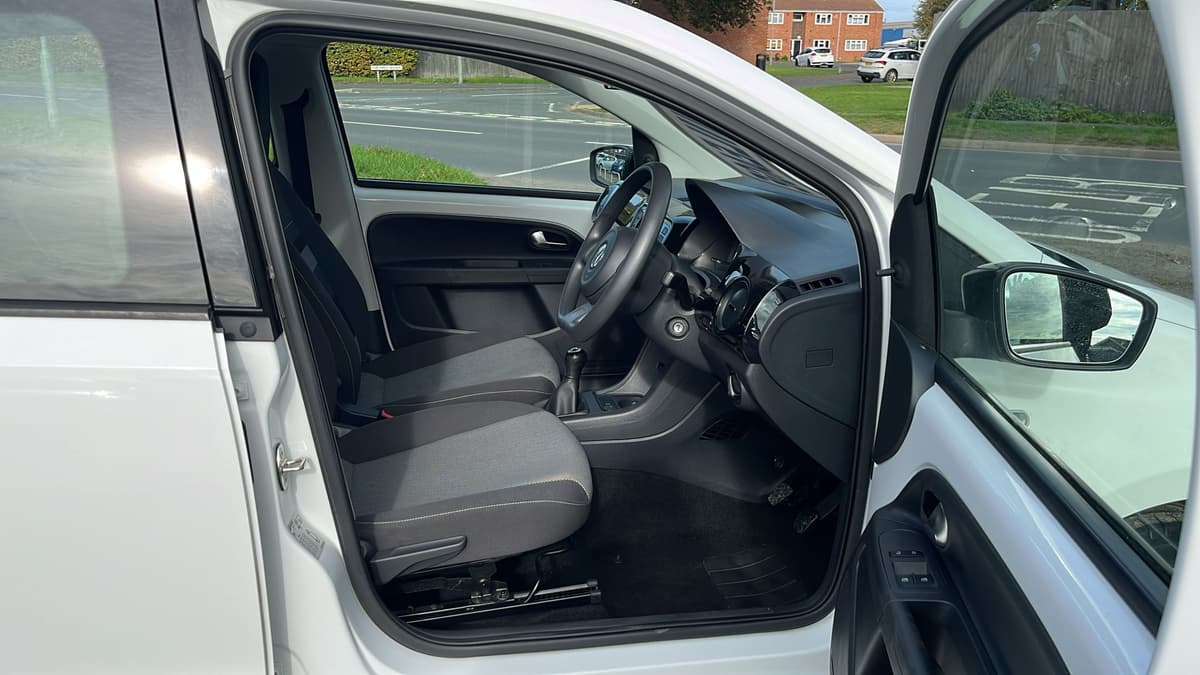 2016 Volkswagen Look Up - Image 16