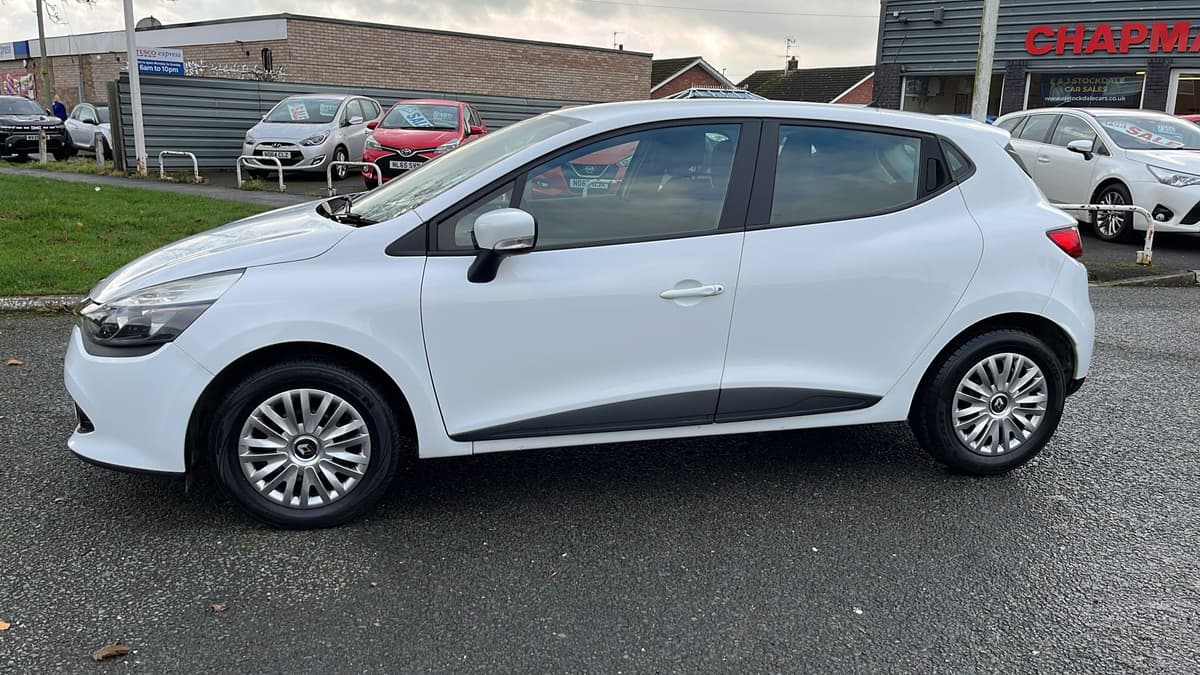 2013 Renault Clio Expression 16v - Image 5