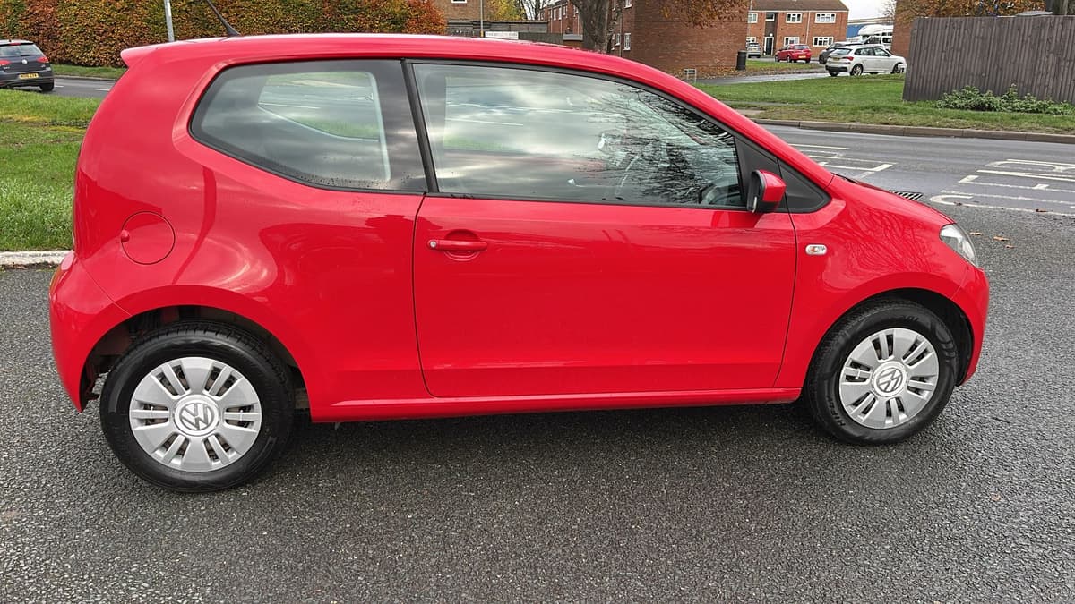 2015 Volkswagen Move Up - Image 12