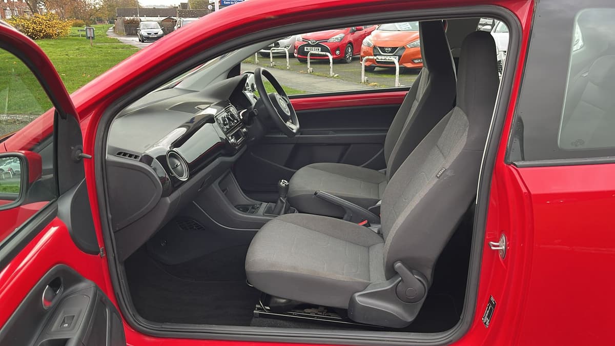 2015 Volkswagen Move Up - Image 16