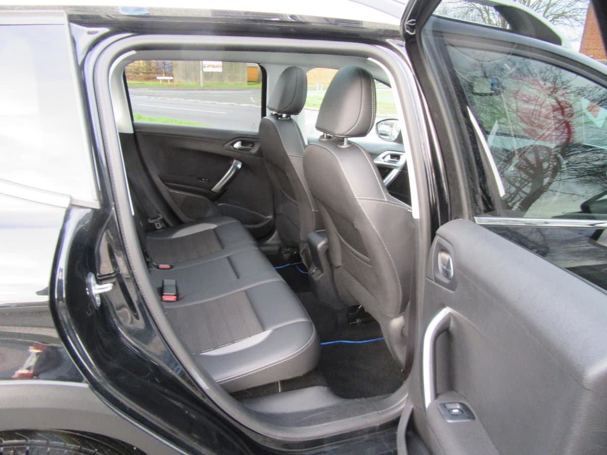 2019 Peugeot 2008 Allure Premium Blue HDi  - Image 23