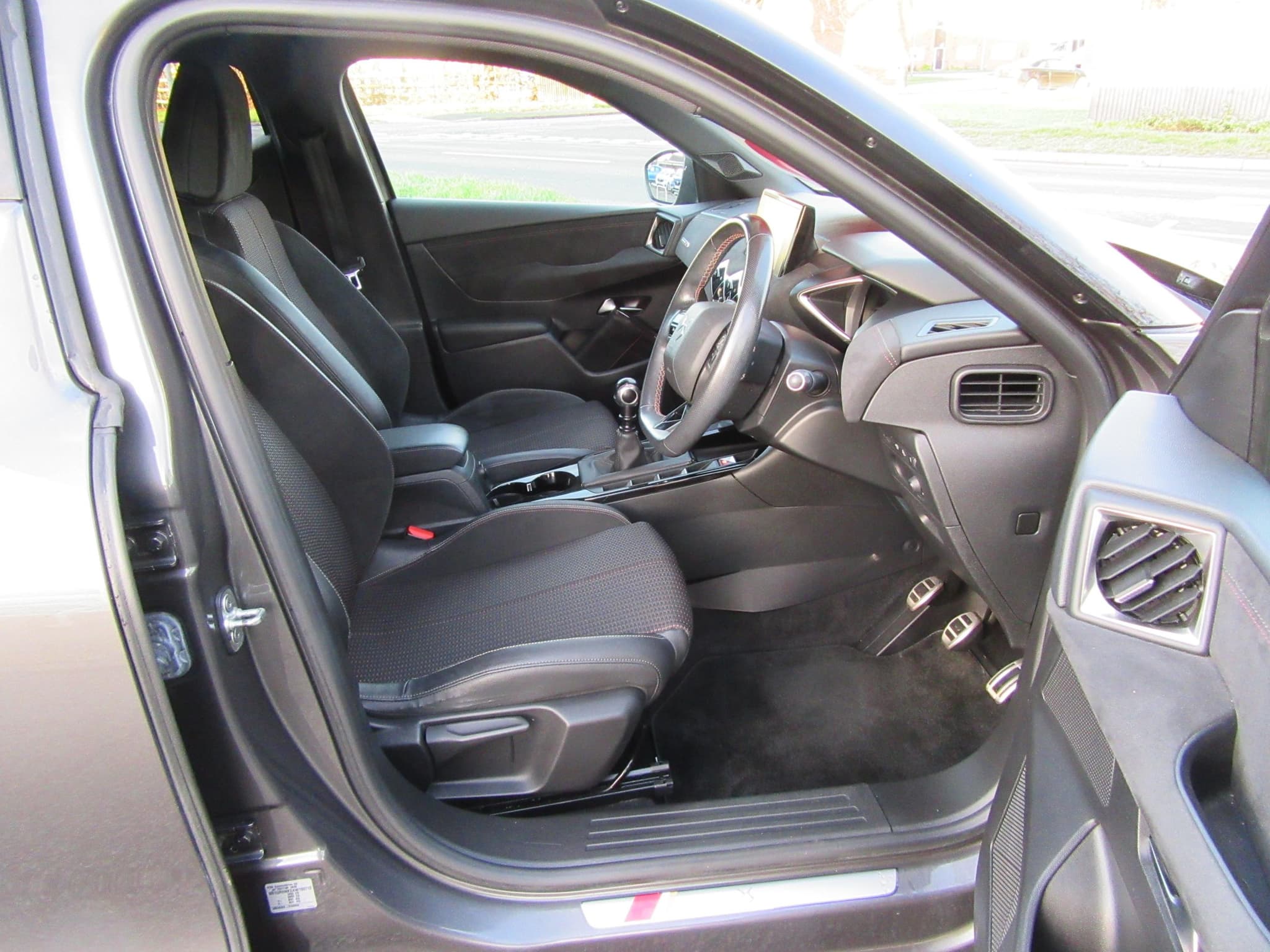 DS DS3 Crossback Performance Line PureTech S/S - Image 18