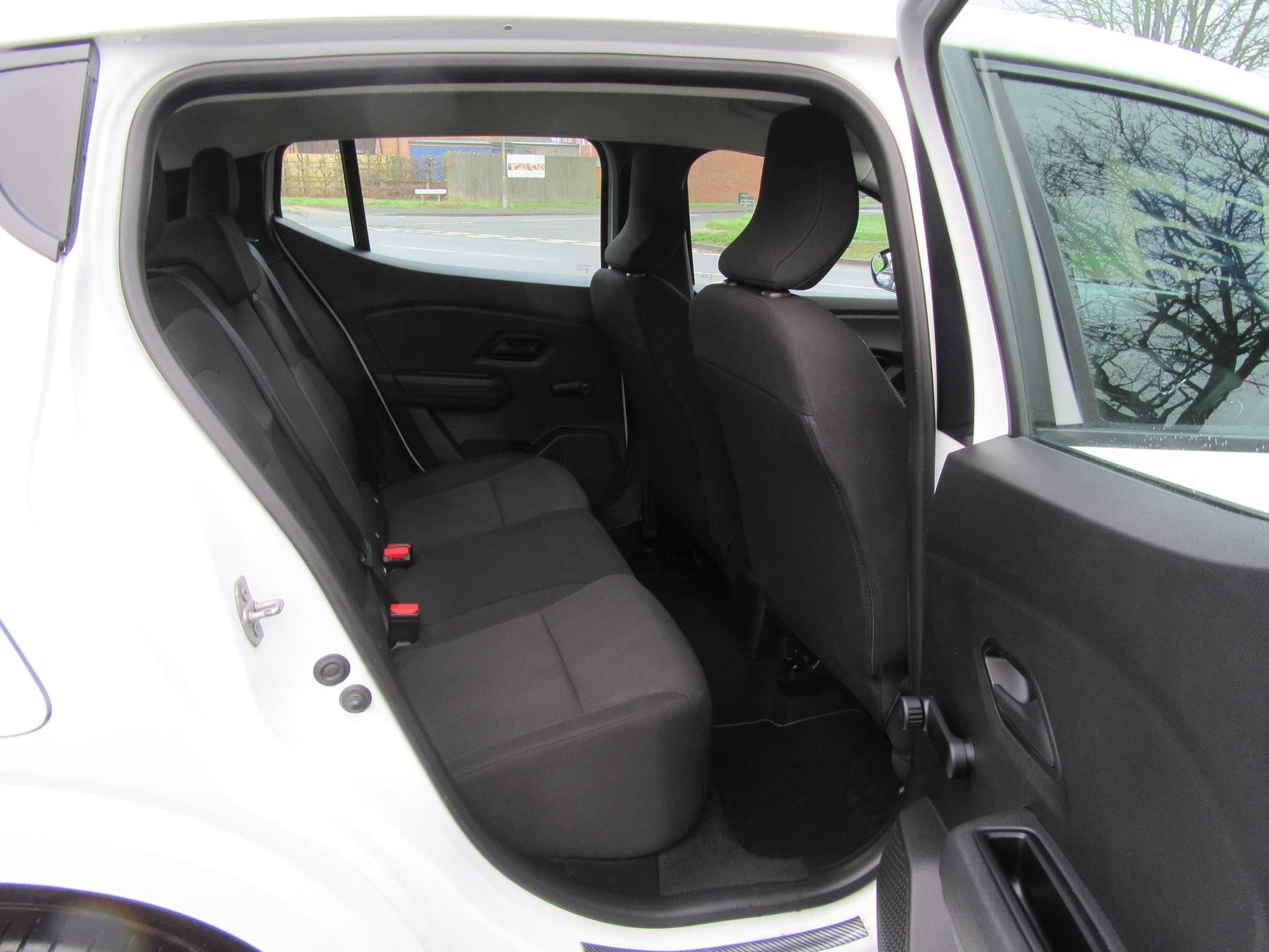 Dacia Sandero Essential SCe - Image 17