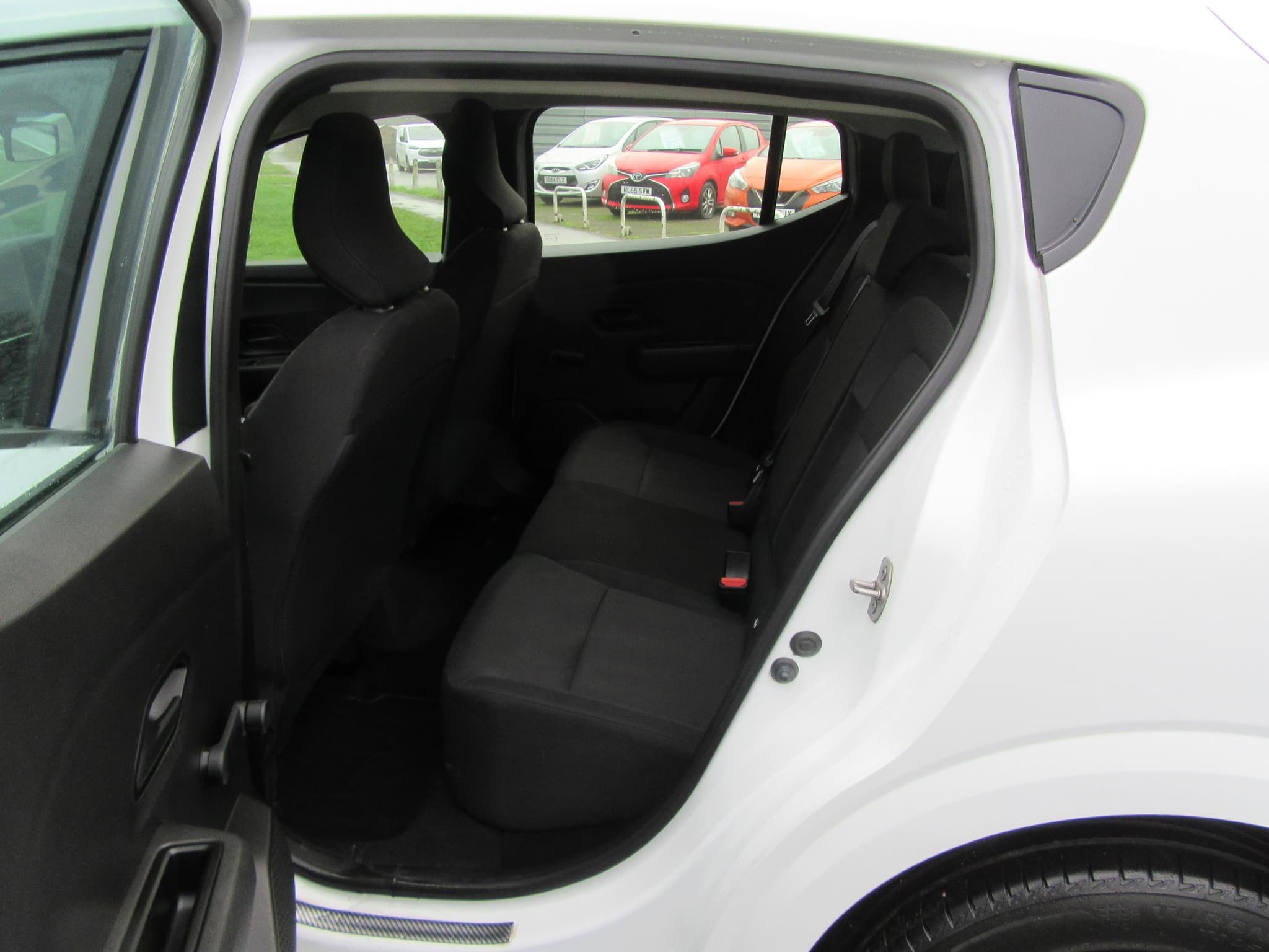 Dacia Sandero Essential SCe - Image 18