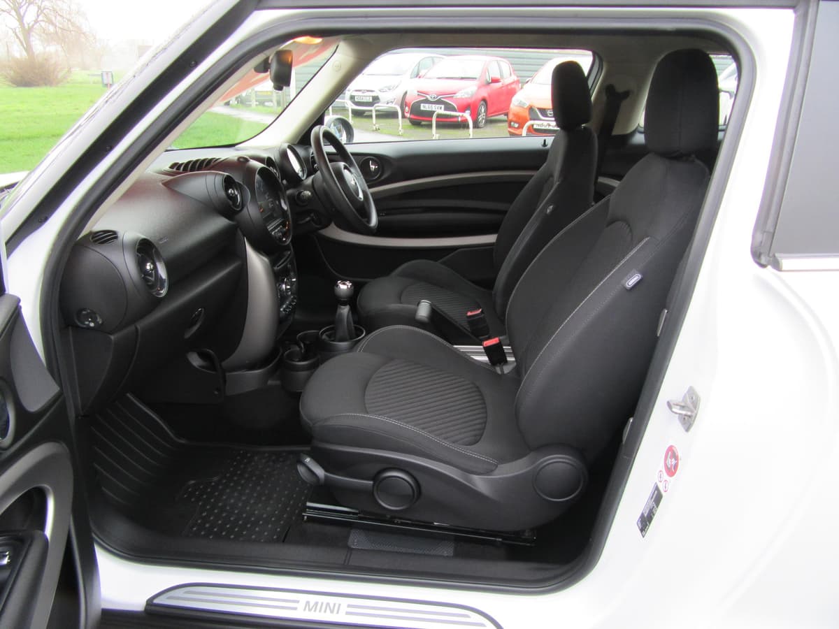 2016 Mini Paceman Cooper - Image 17