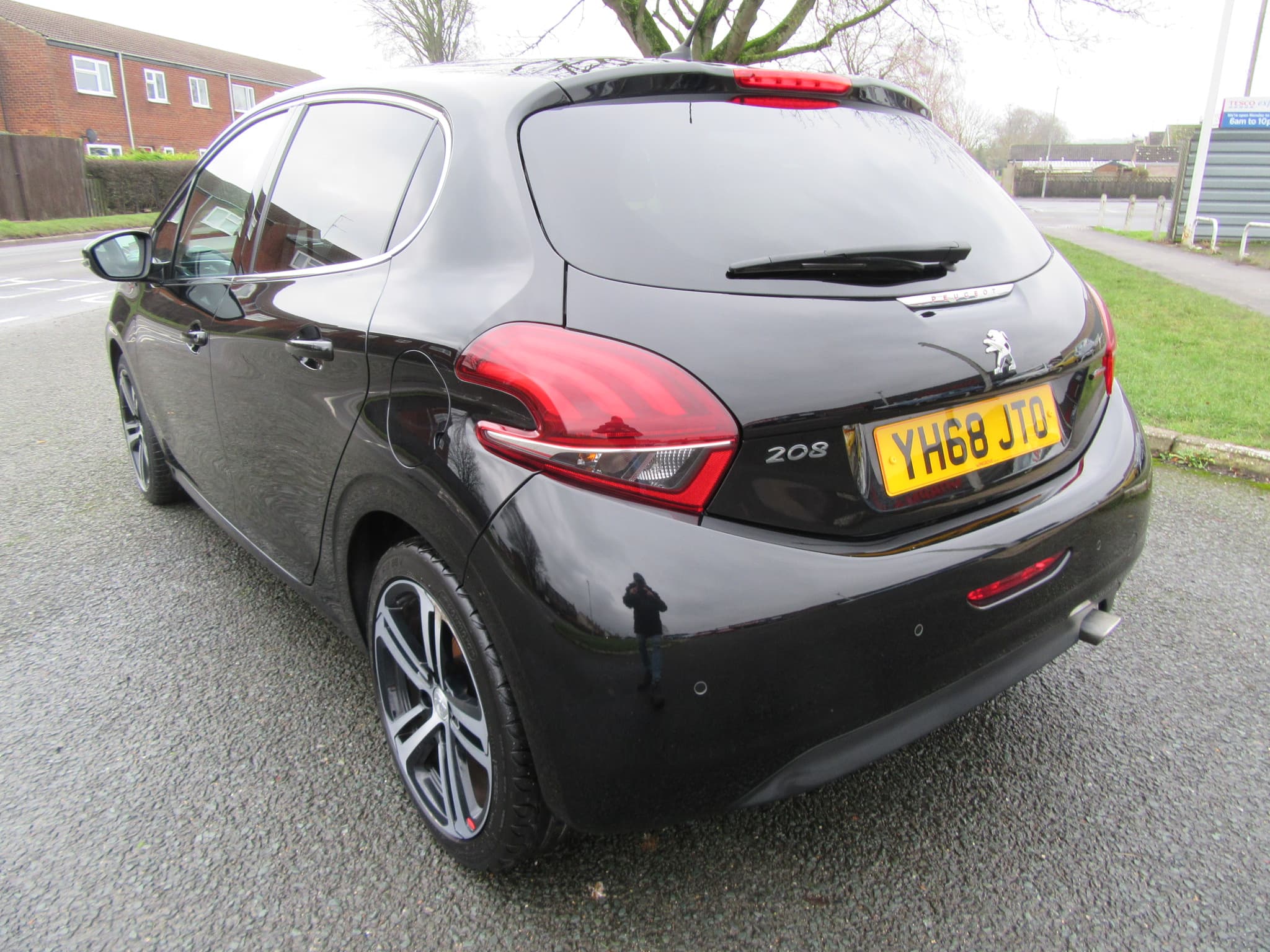 Peugeot 208 GT Line S/S - Image 10