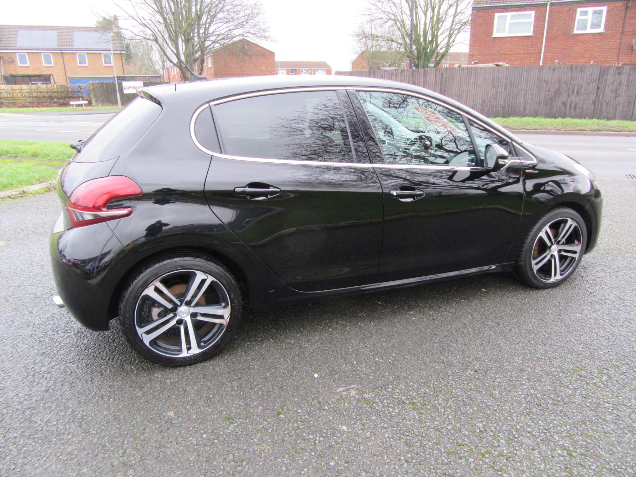 Peugeot 208 GT Line S/S - Image 14