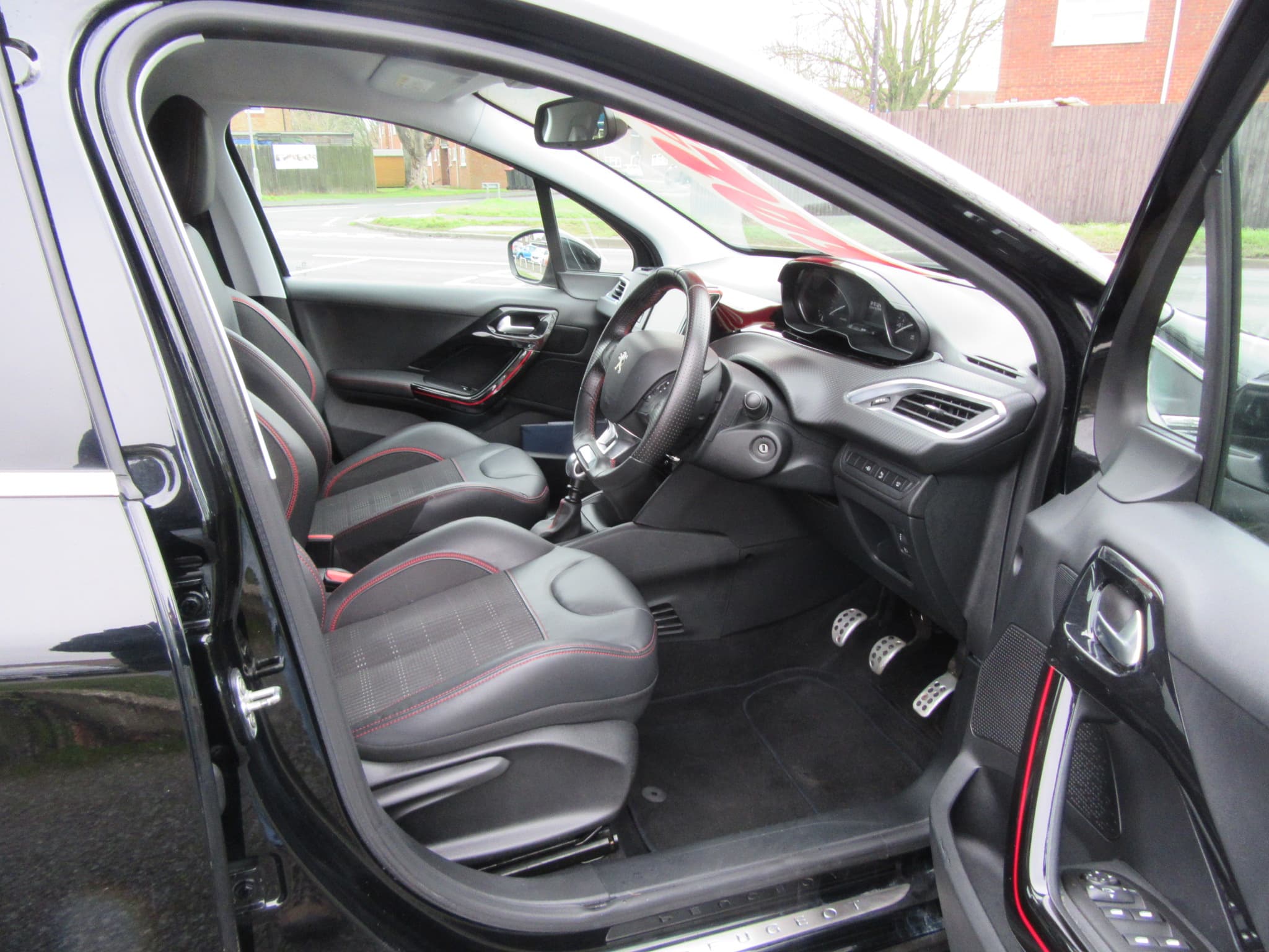 Peugeot 208 GT Line S/S - Image 16