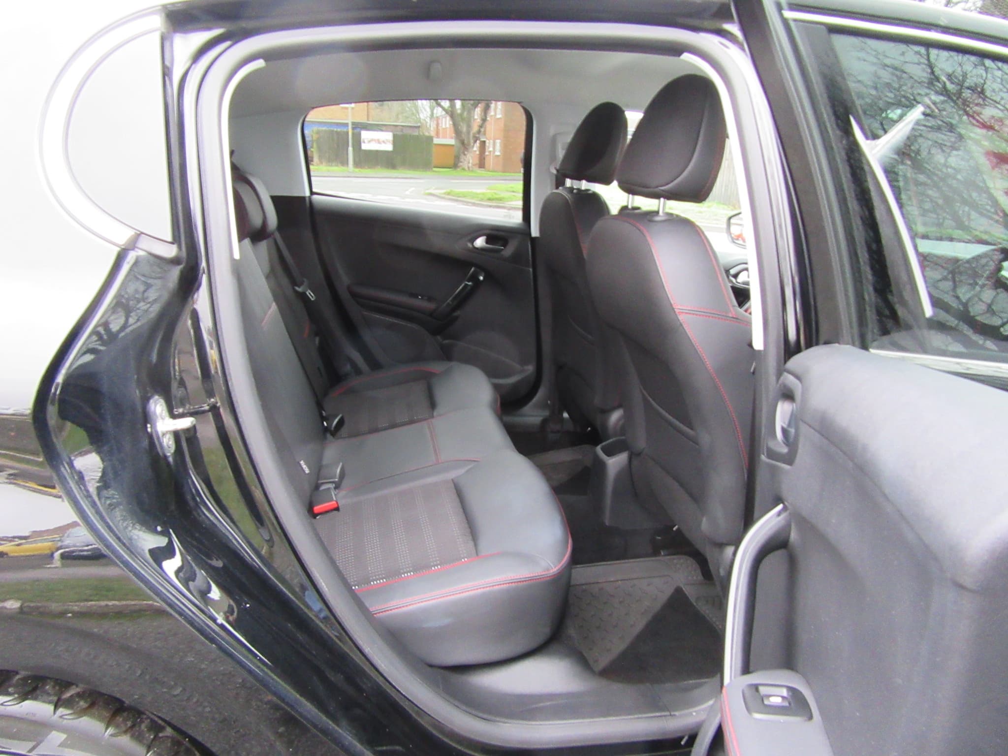 Peugeot 208 GT Line S/S - Image 17