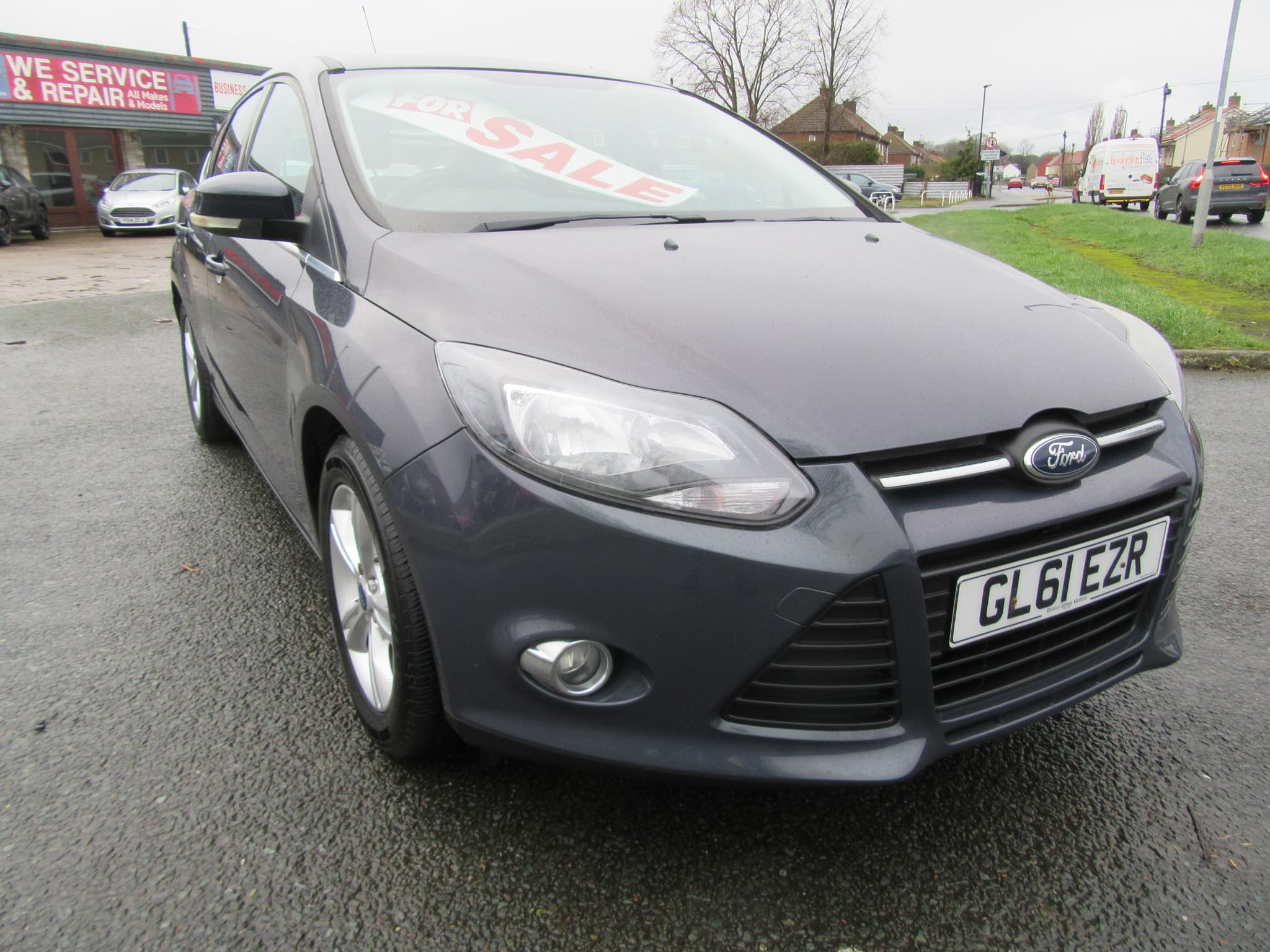 Ford Focus Zetec 105 - Image 2