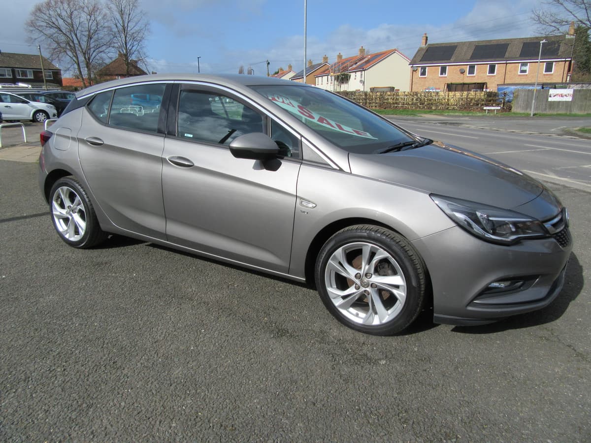2017 Vauxhall Astra SRi - Image 1