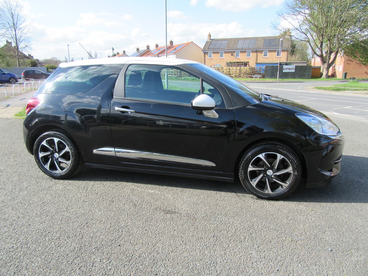 2017 DS DS3 Elegance Blue HDi S/S - Image 4