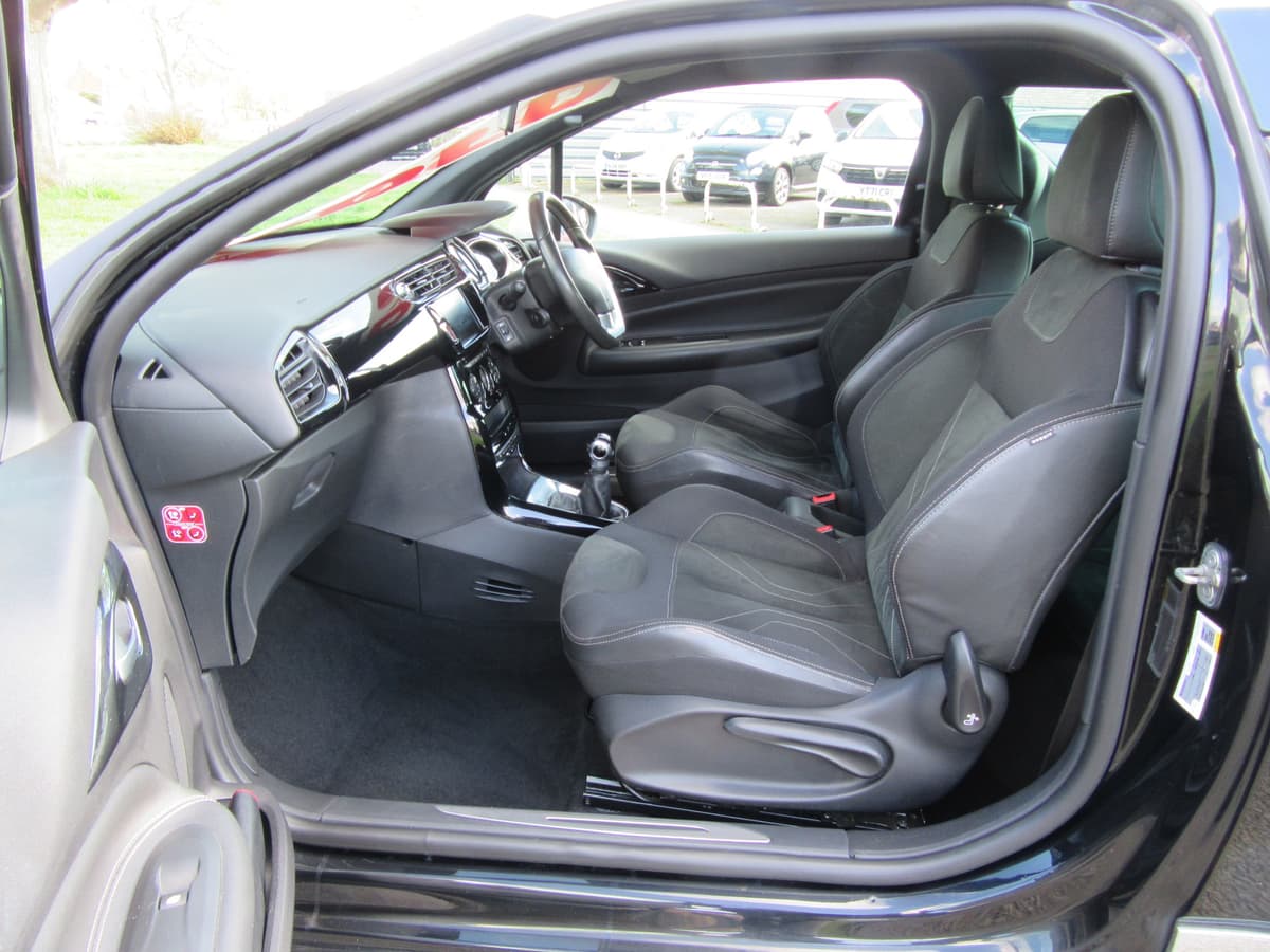 2017 DS DS3 Elegance Blue HDi S/S - Image 19