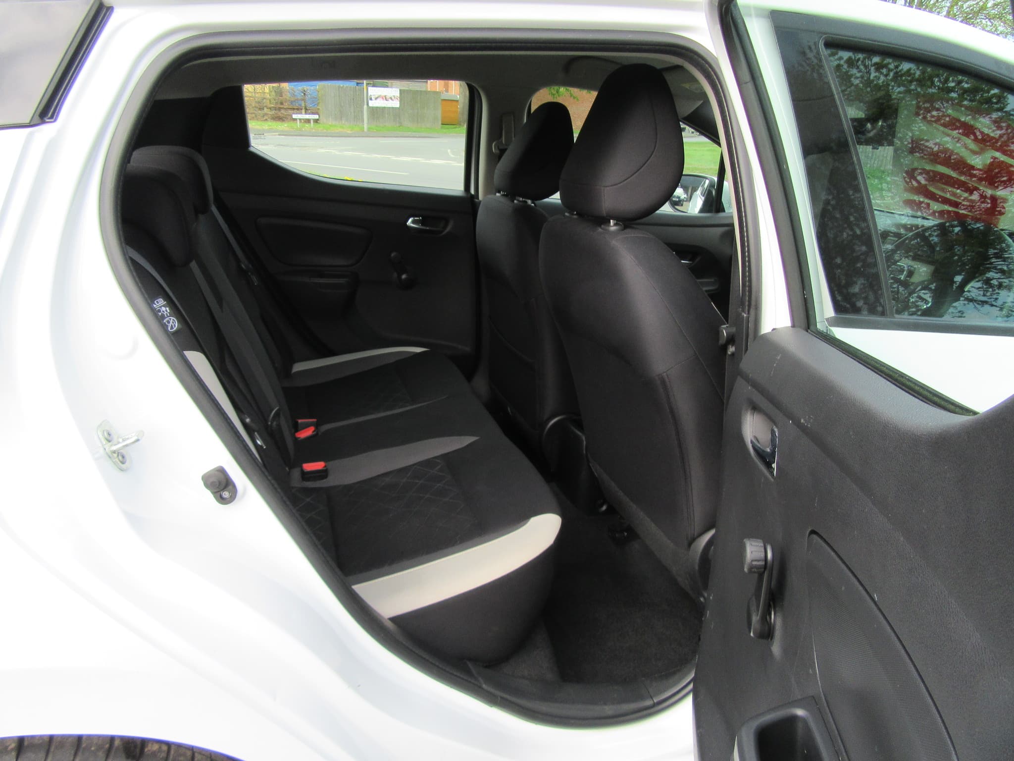 Nissan Micra Acenta dCi - Image 17