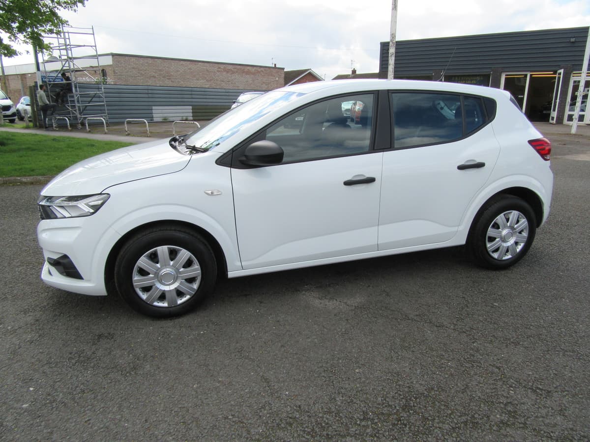 2021 Dacia Sandero Essential SCe - Image 9