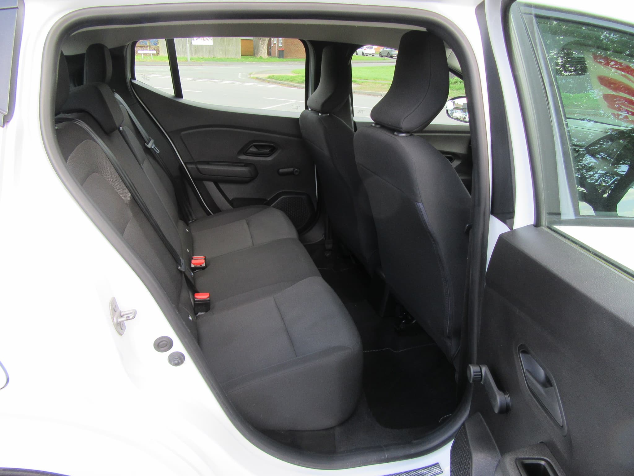 Dacia Sandero Essential SCe - Image 19