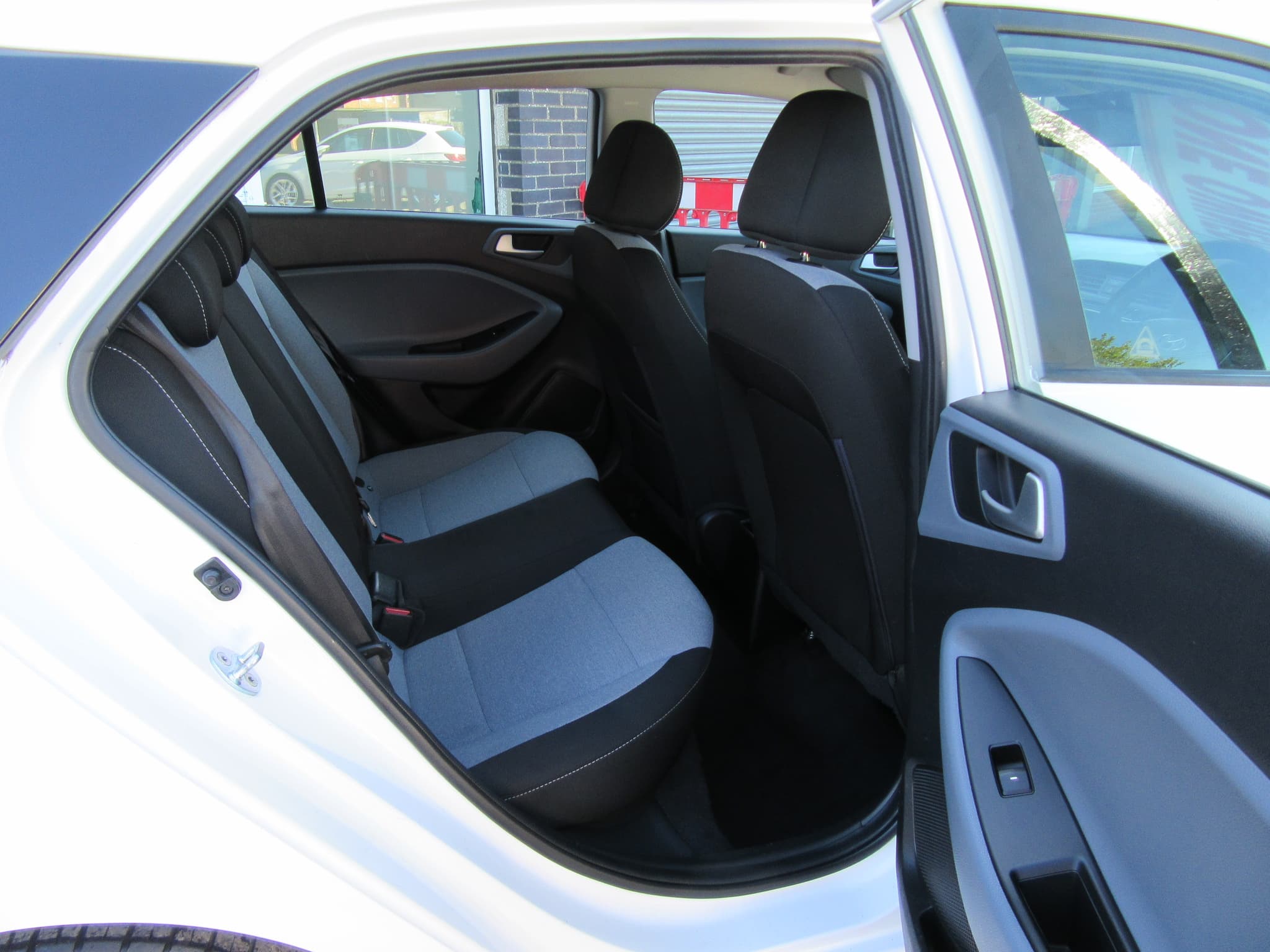 Hyundai i20 SE MPI - Image 19