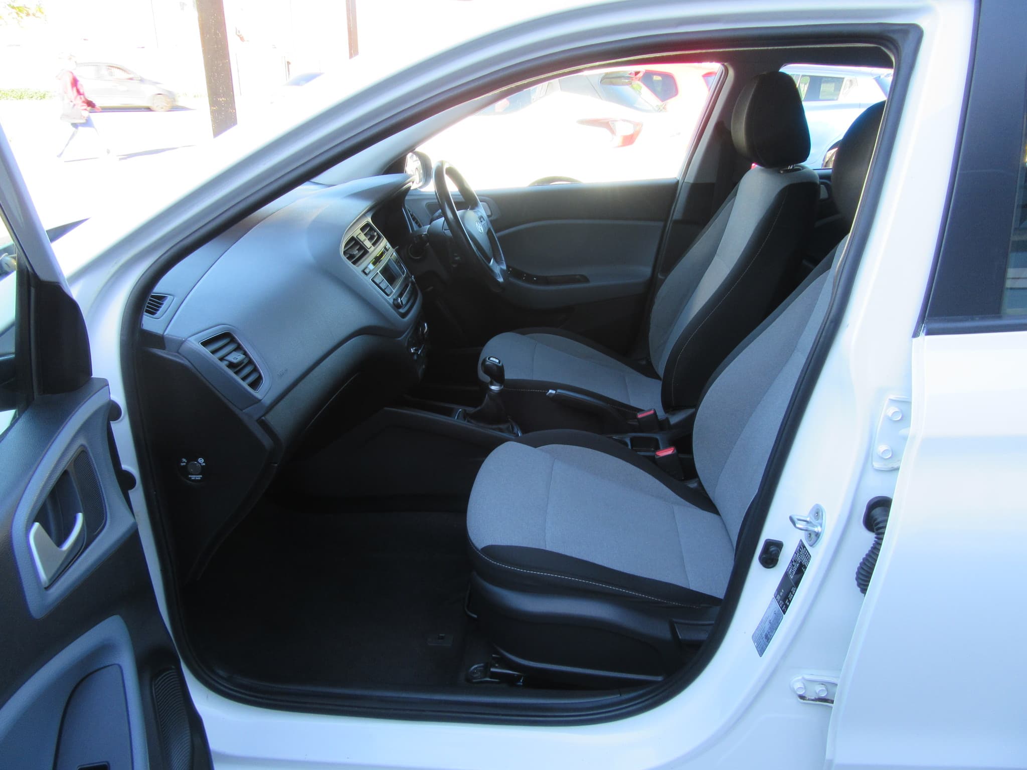 Hyundai i20 SE MPI - Image 21
