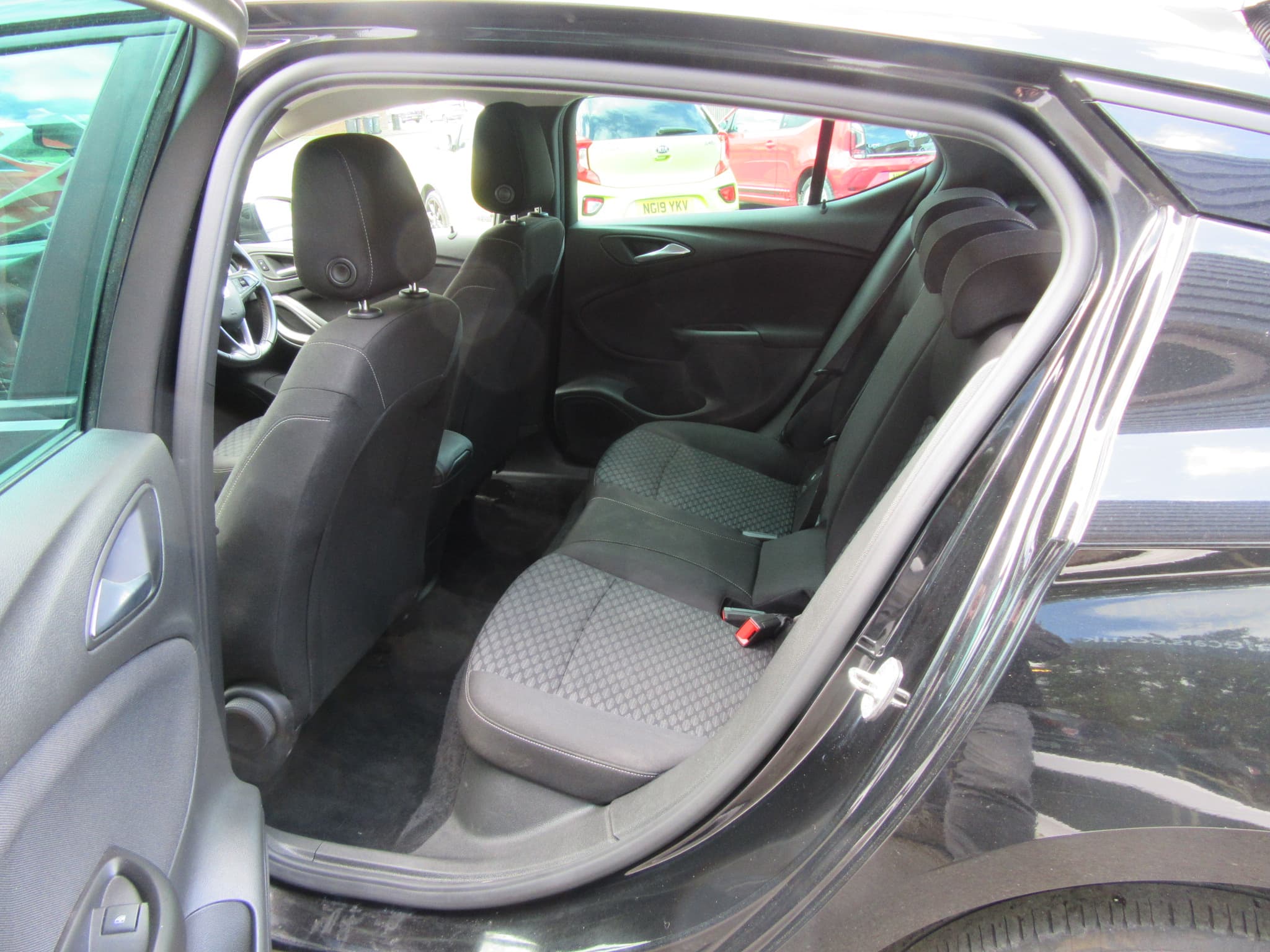 Vauxhall Astra Business Edition Nav TD - Image 19