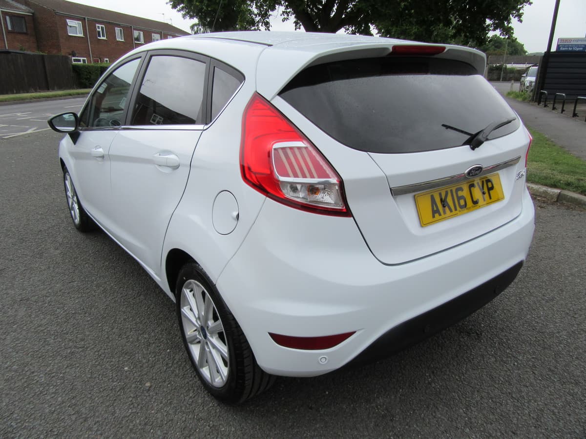 2016 Ford Fiesta Titanium Auto - Image 10