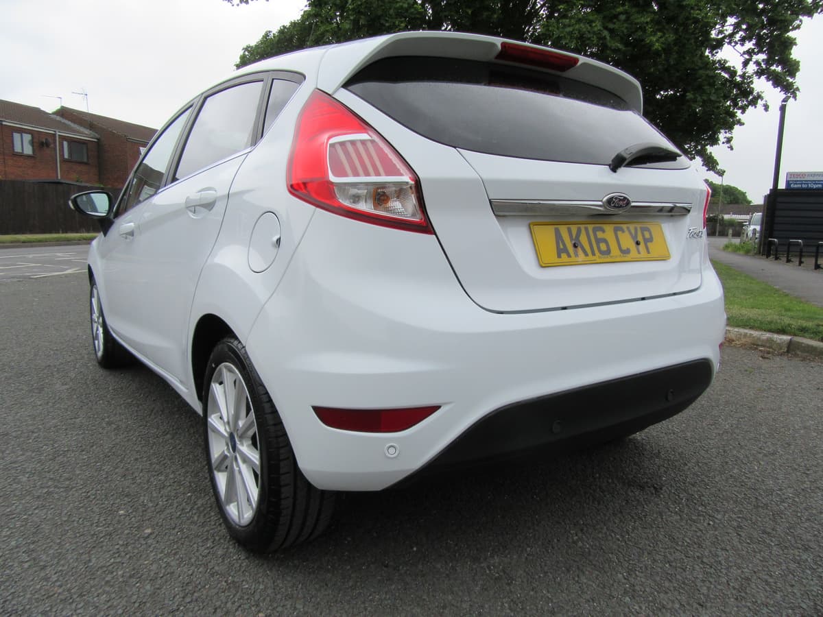 2016 Ford Fiesta Titanium Auto - Image 11