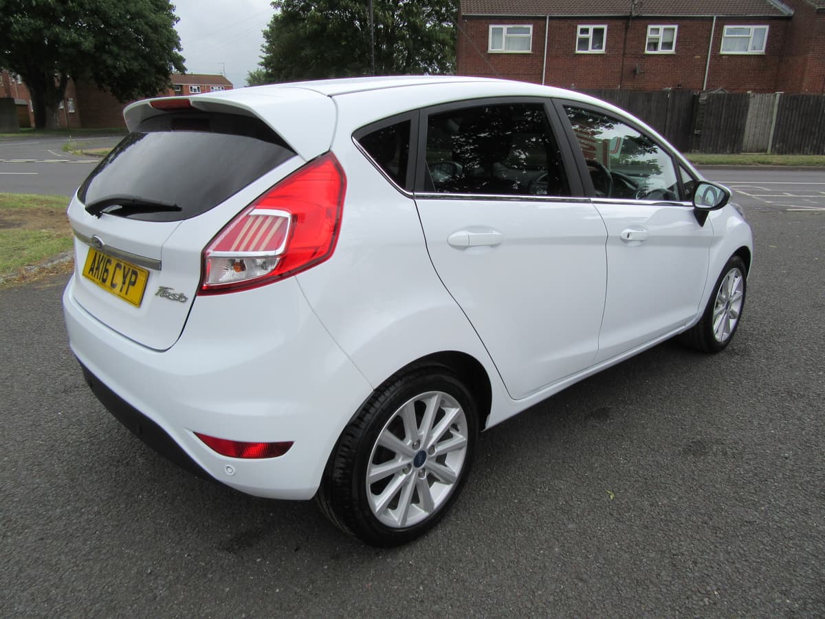 2016 Ford Fiesta Titanium Auto - Image 13