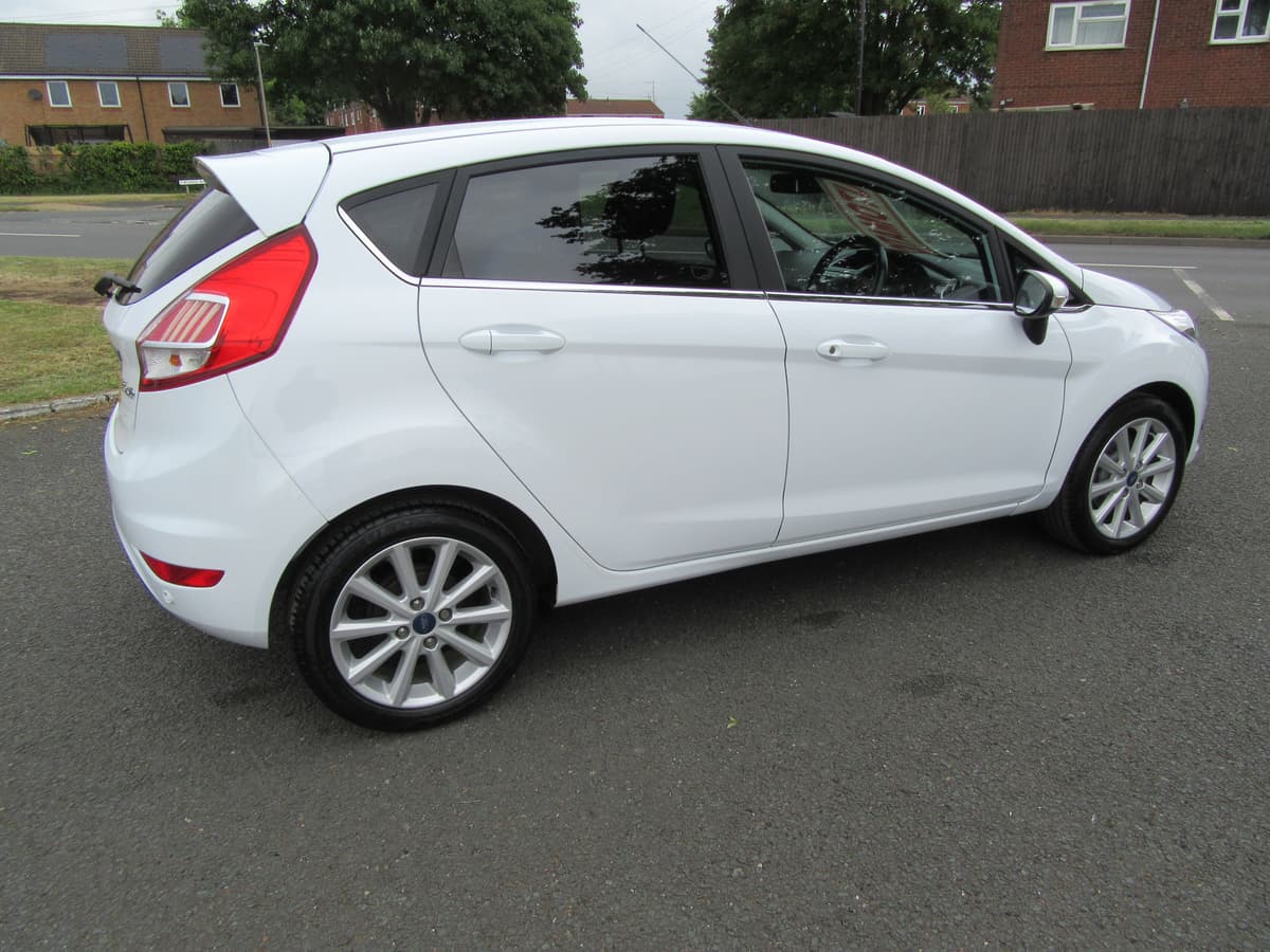 2016 Ford Fiesta Titanium Auto - Image 14