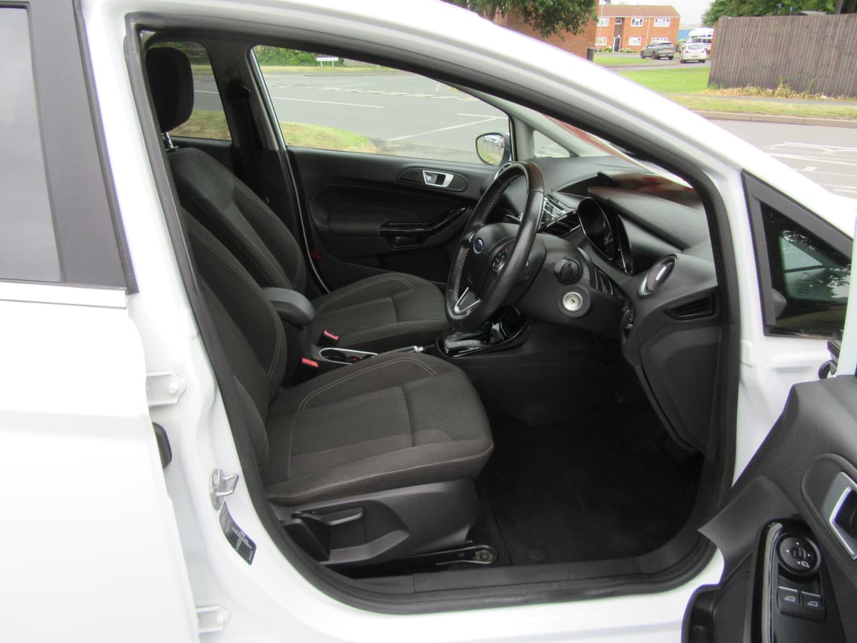 2016 Ford Fiesta Titanium Auto - Image 16
