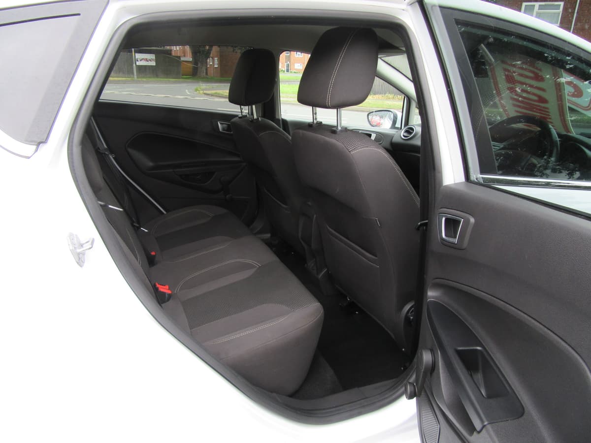 2016 Ford Fiesta Titanium Auto - Image 17