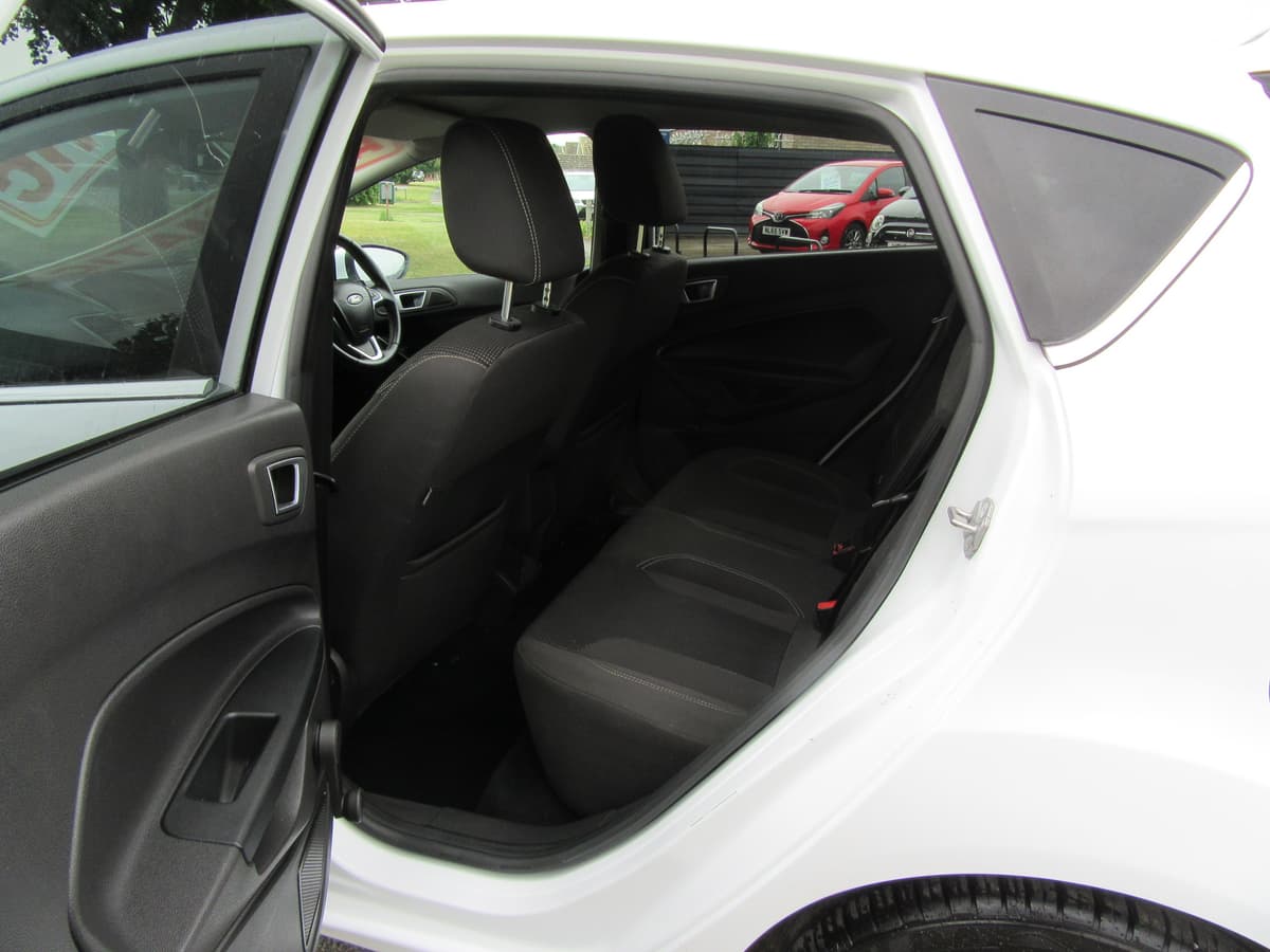 2016 Ford Fiesta Titanium Auto - Image 18