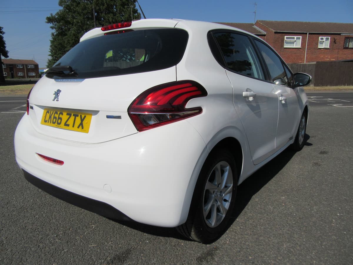 2016 Peugeot 208 Active - Image 12