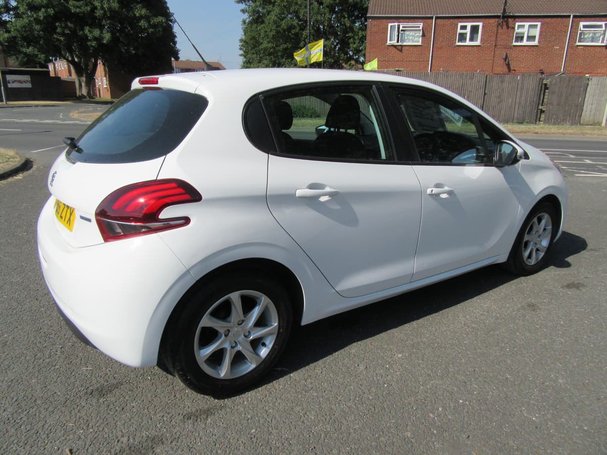 2016 Peugeot 208 Active - Image 14