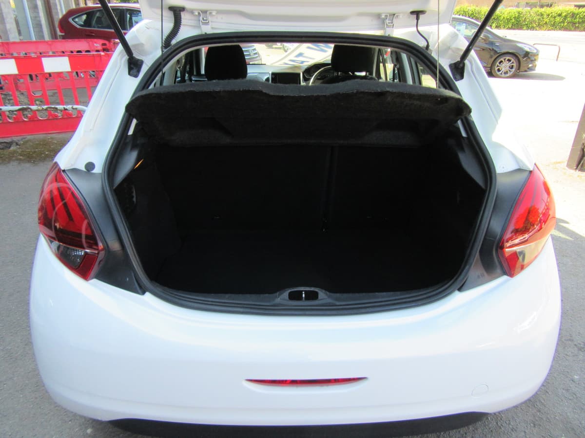 2016 Peugeot 208 Active - Image 15