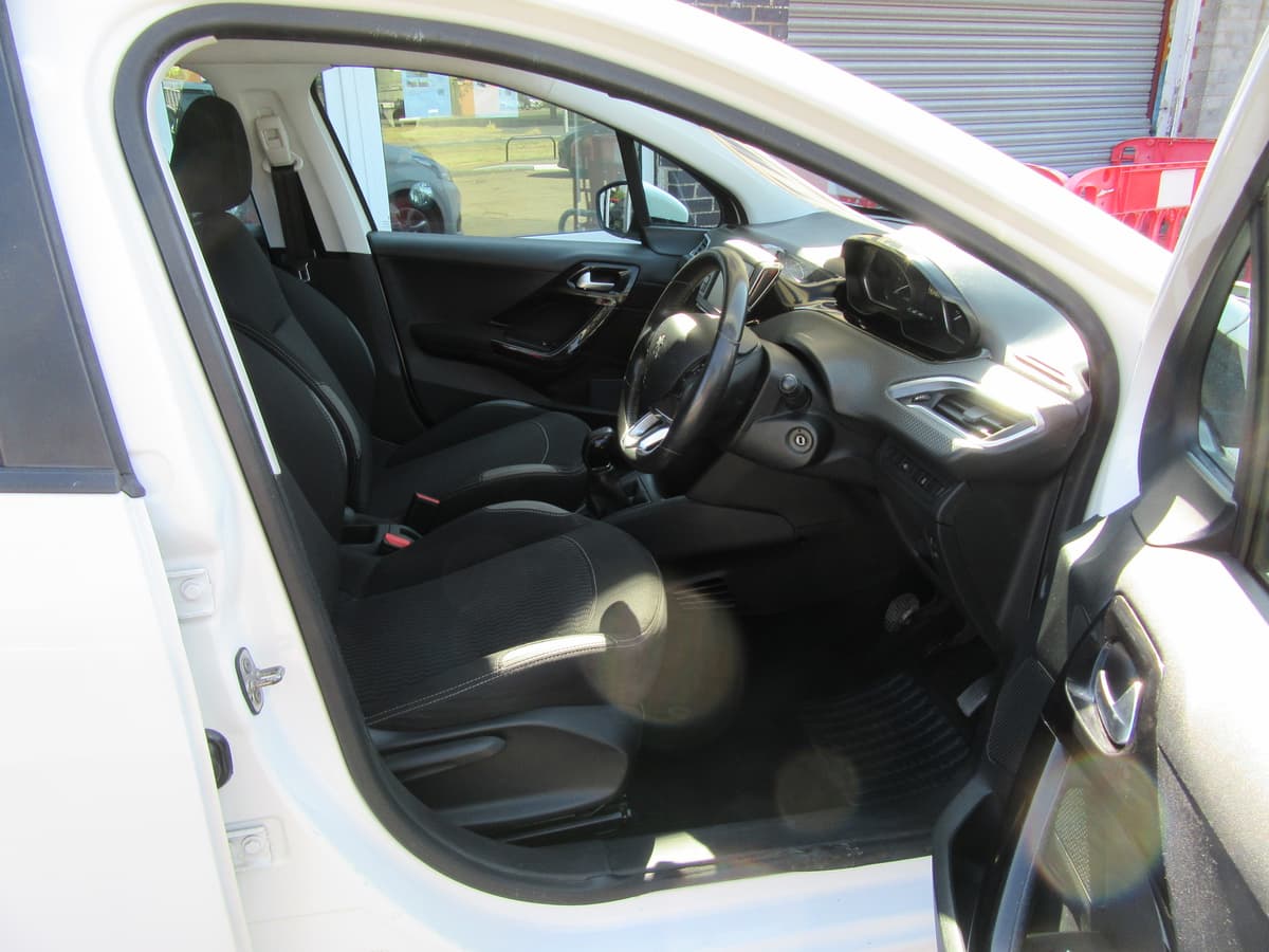2016 Peugeot 208 Active - Image 16
