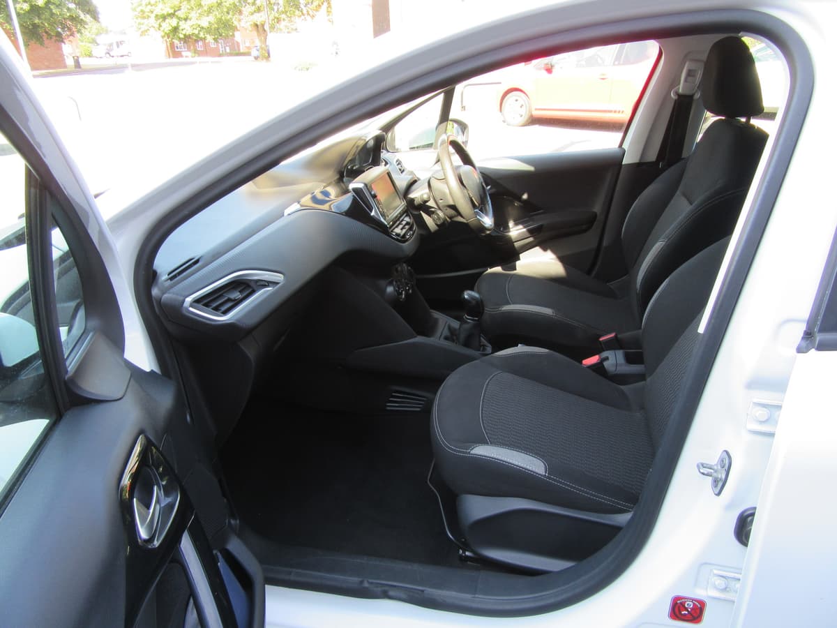 2016 Peugeot 208 Active - Image 19