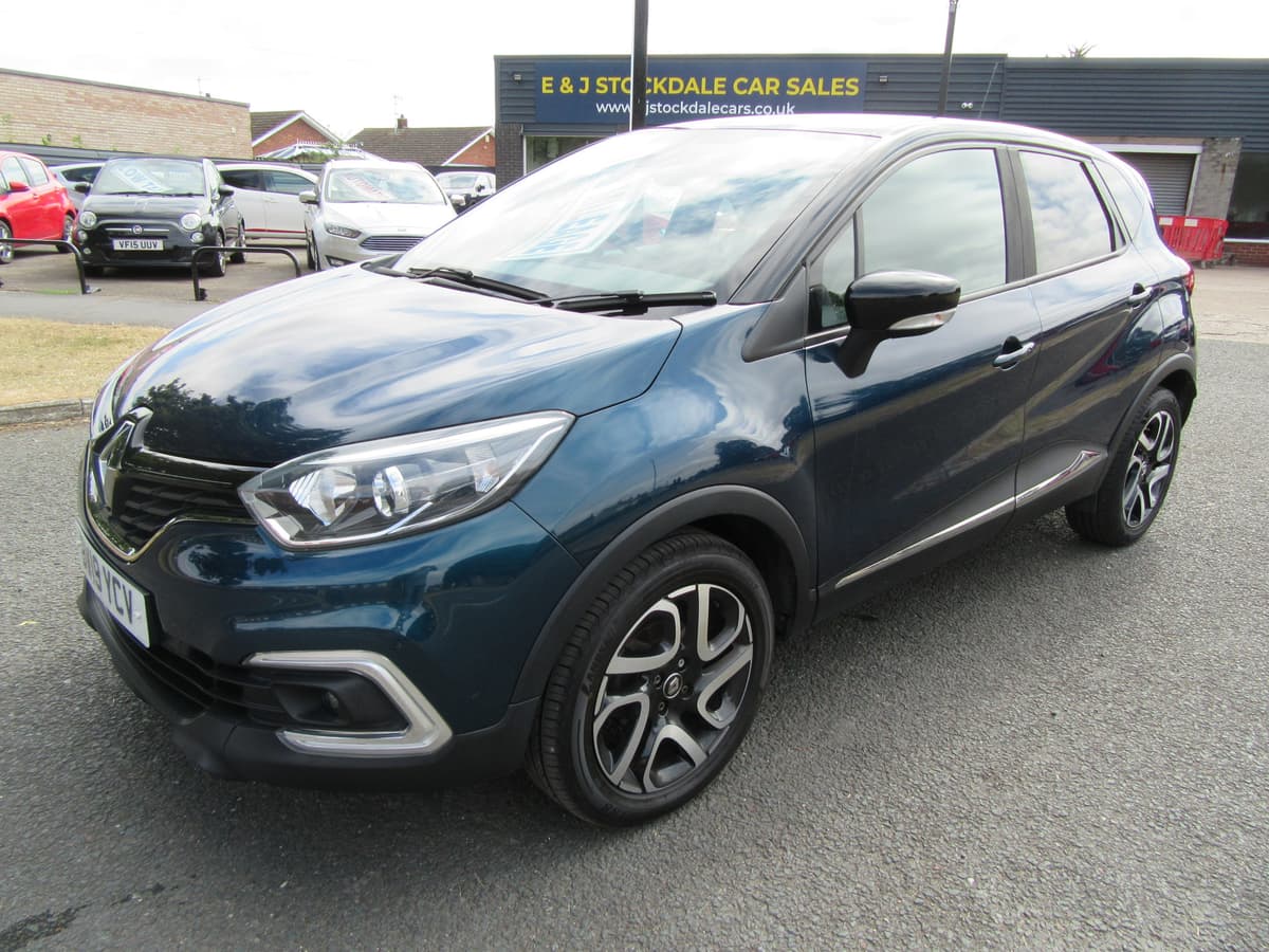 2019 Renault Captur Iconic TCe - Image 2