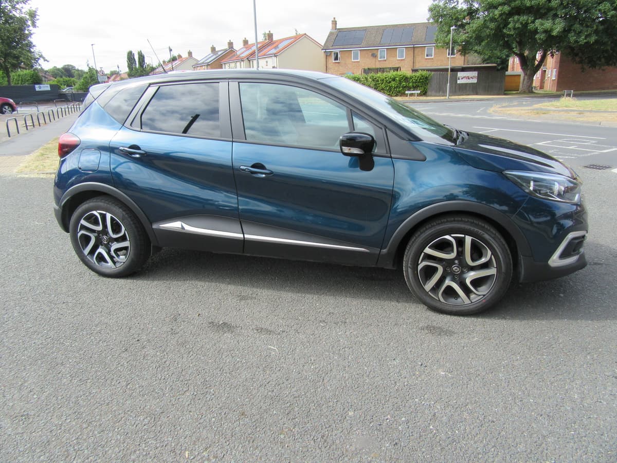 2019 Renault Captur Iconic TCe - Image 8