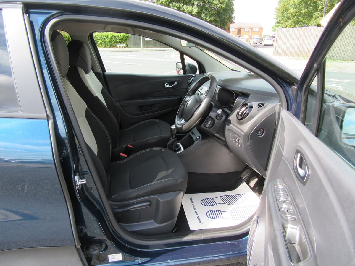 2019 Renault Captur Iconic TCe - Image 16