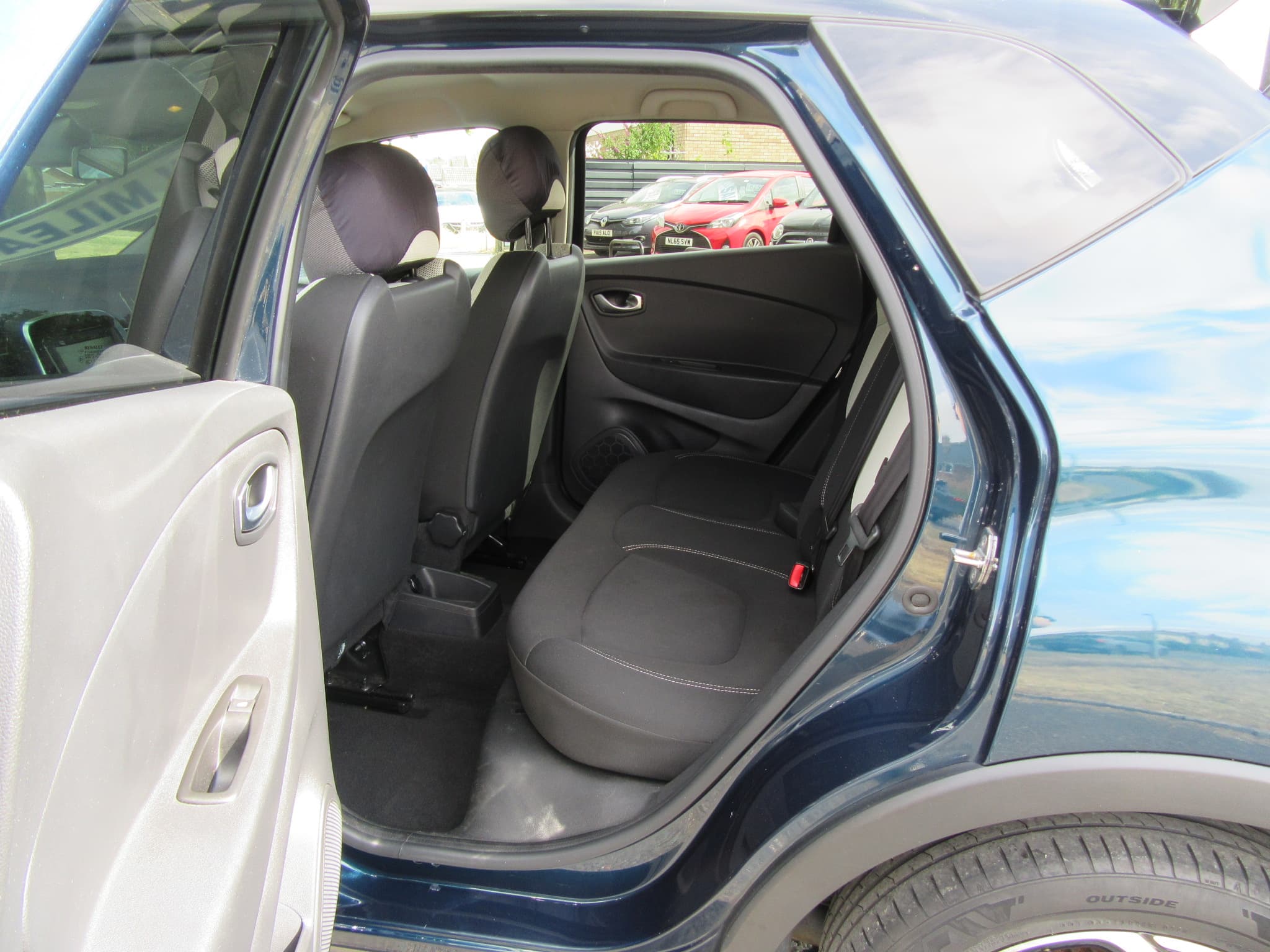 Renault Captur Iconic TCe - Image 18