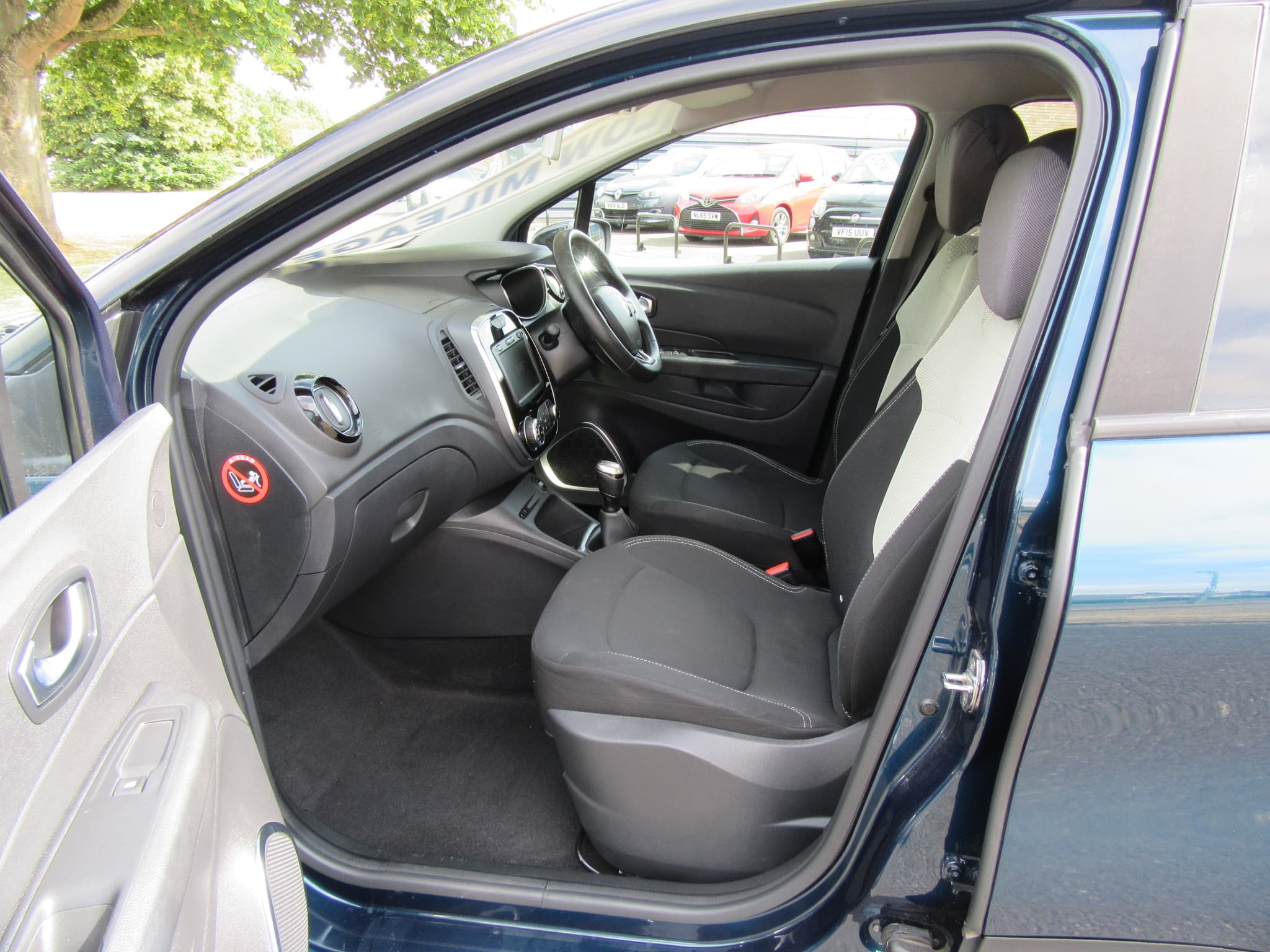 Renault Captur Iconic TCe - Image 19