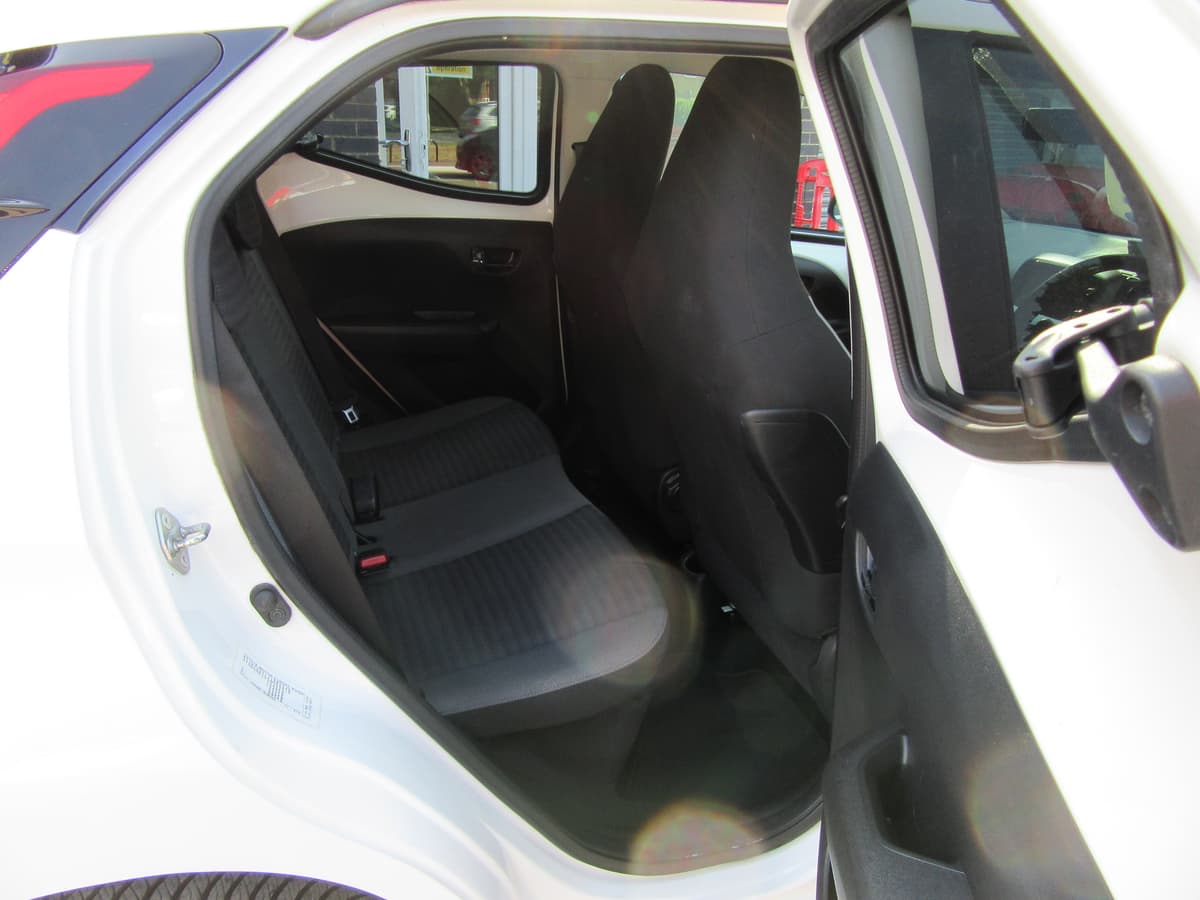2018 Toyota Aygo X-Press VVT-i - Image 19